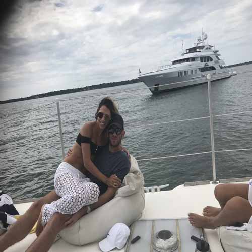 couples cruise sailing in the Hamptons charter